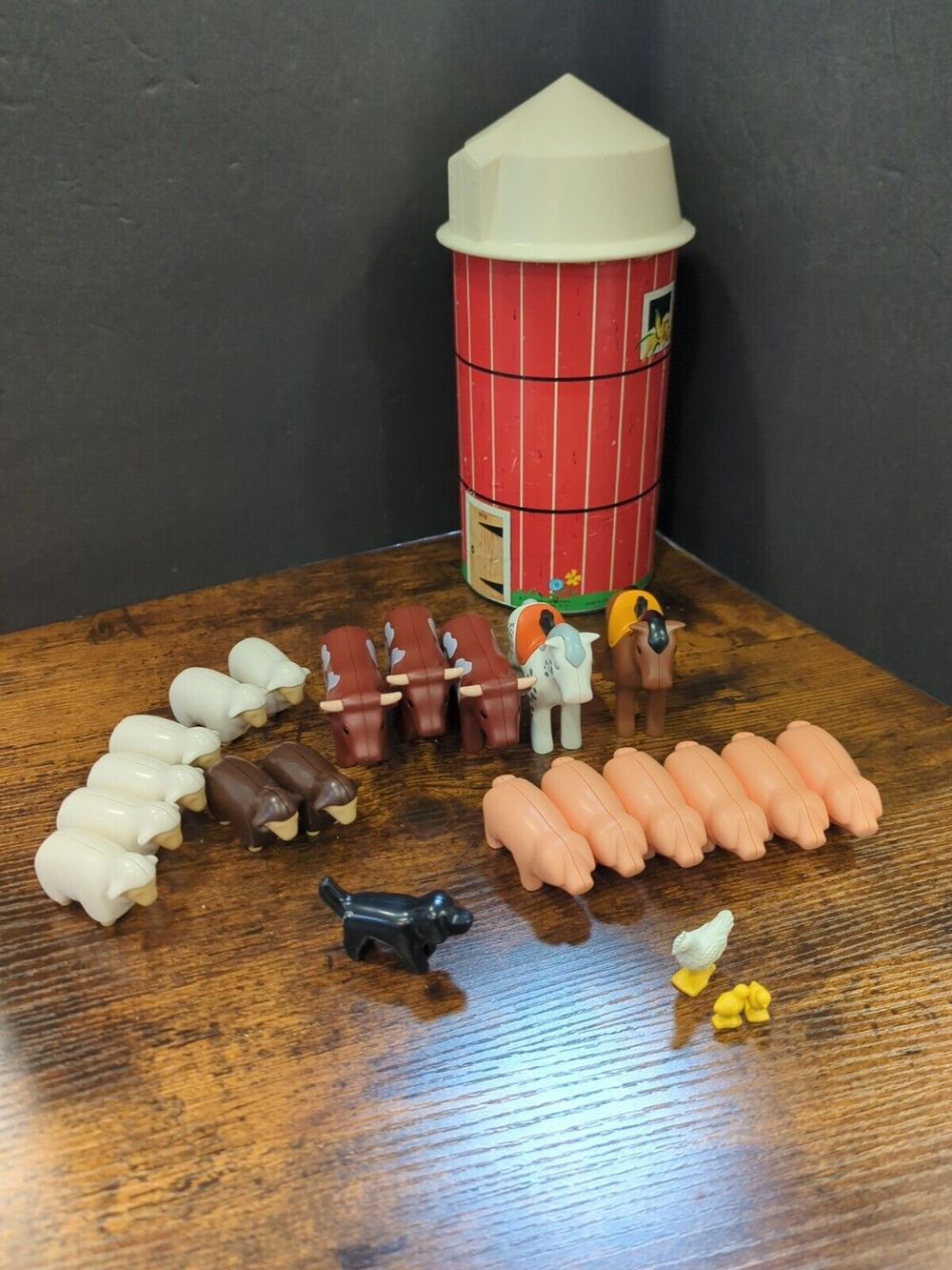 Vintage 915 Fisher Price 1968 Farm Silo‎ With 25 Animals